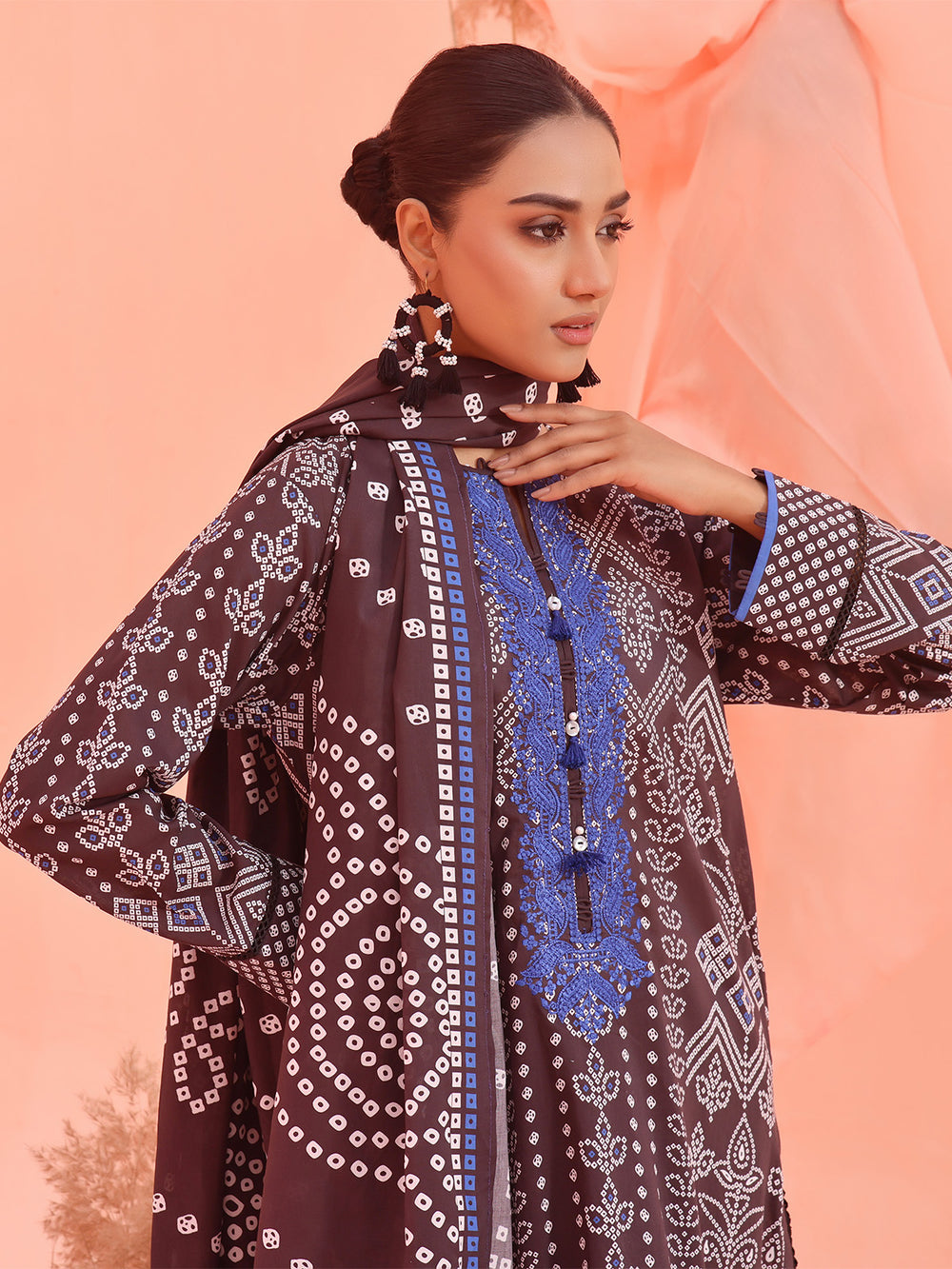 3Pc Embroidered Unstitched Lawn Black - OLE3P-6160-A