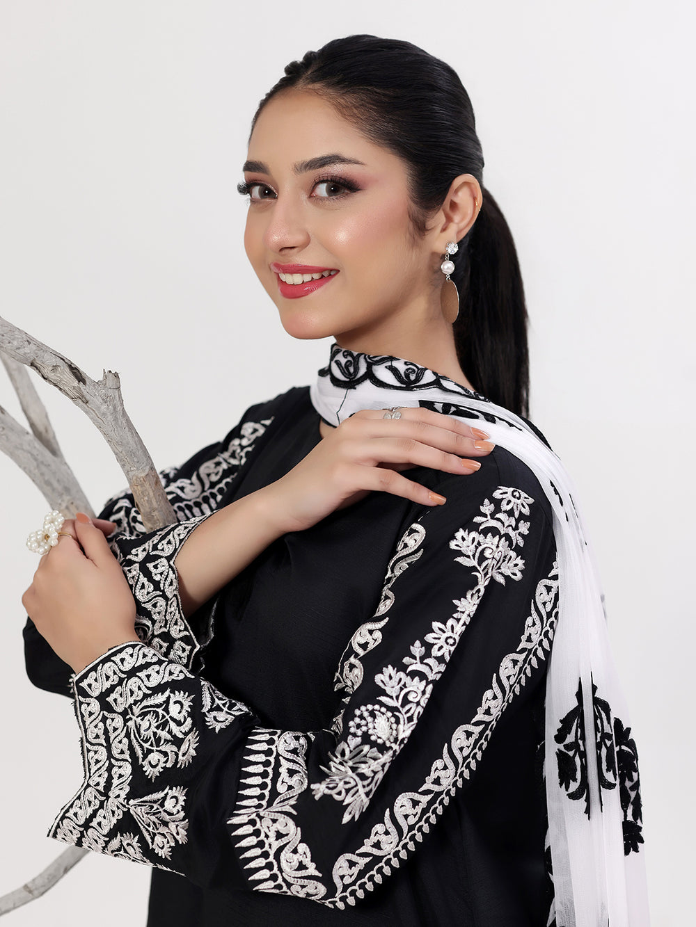 3Pc Embroidered Pret Suit Dyed Dora Black White