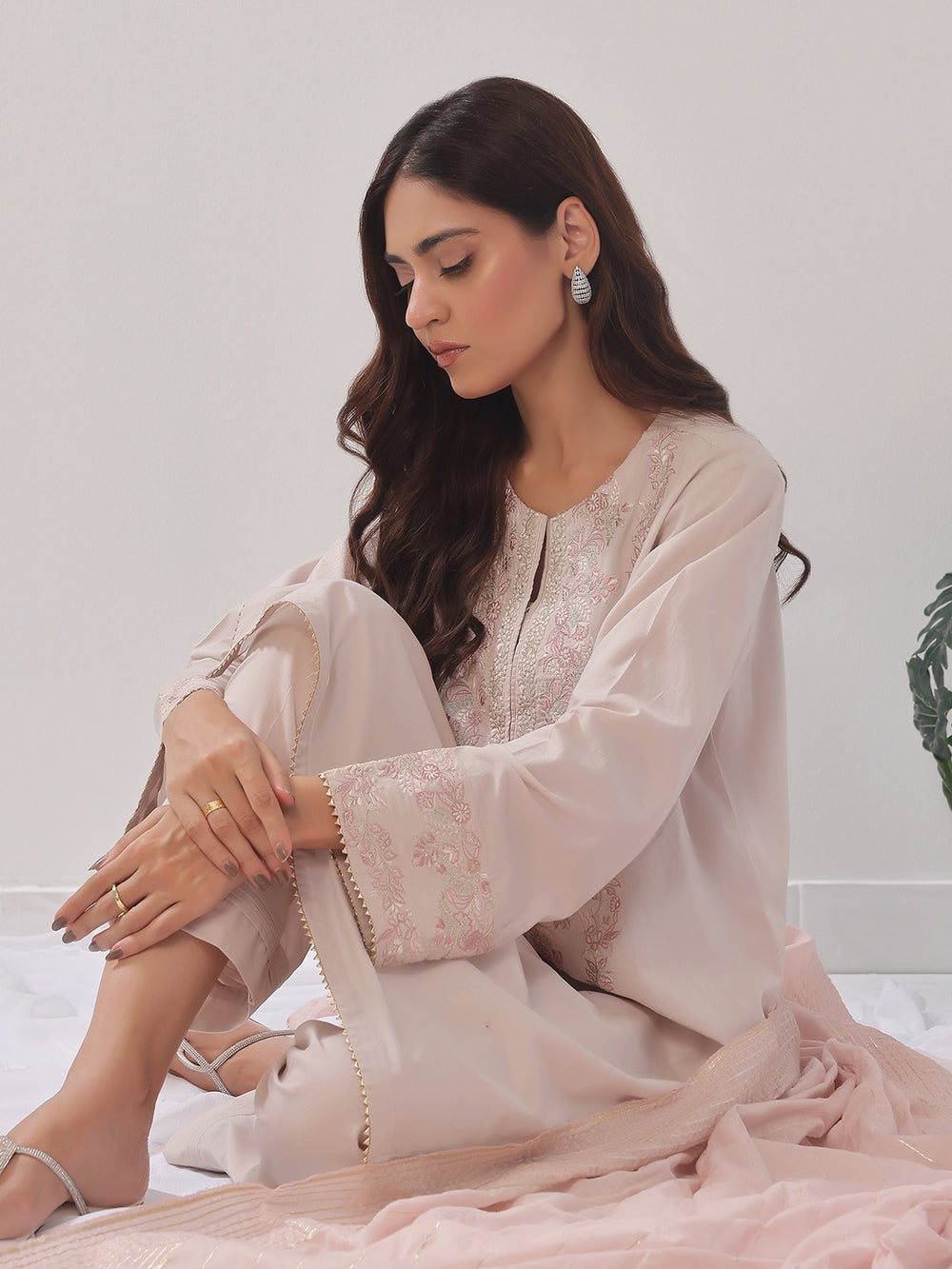 3PCs Embroidered Suit Pret Dyed Cambric Light Grey - OWE3PG-2406008